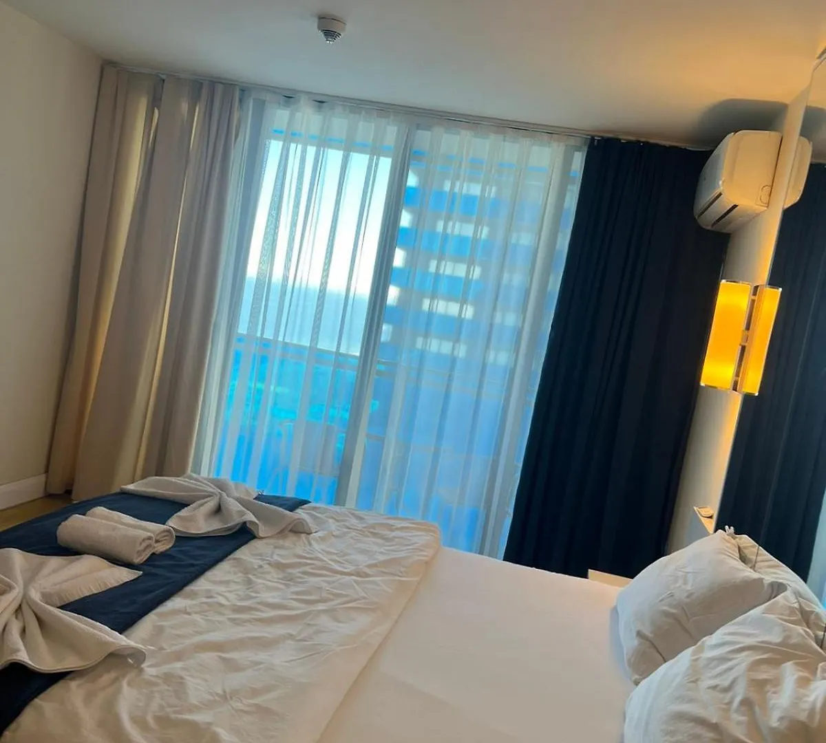 Appart hôtel Spend Your Time In Batumi In Orbi City N9